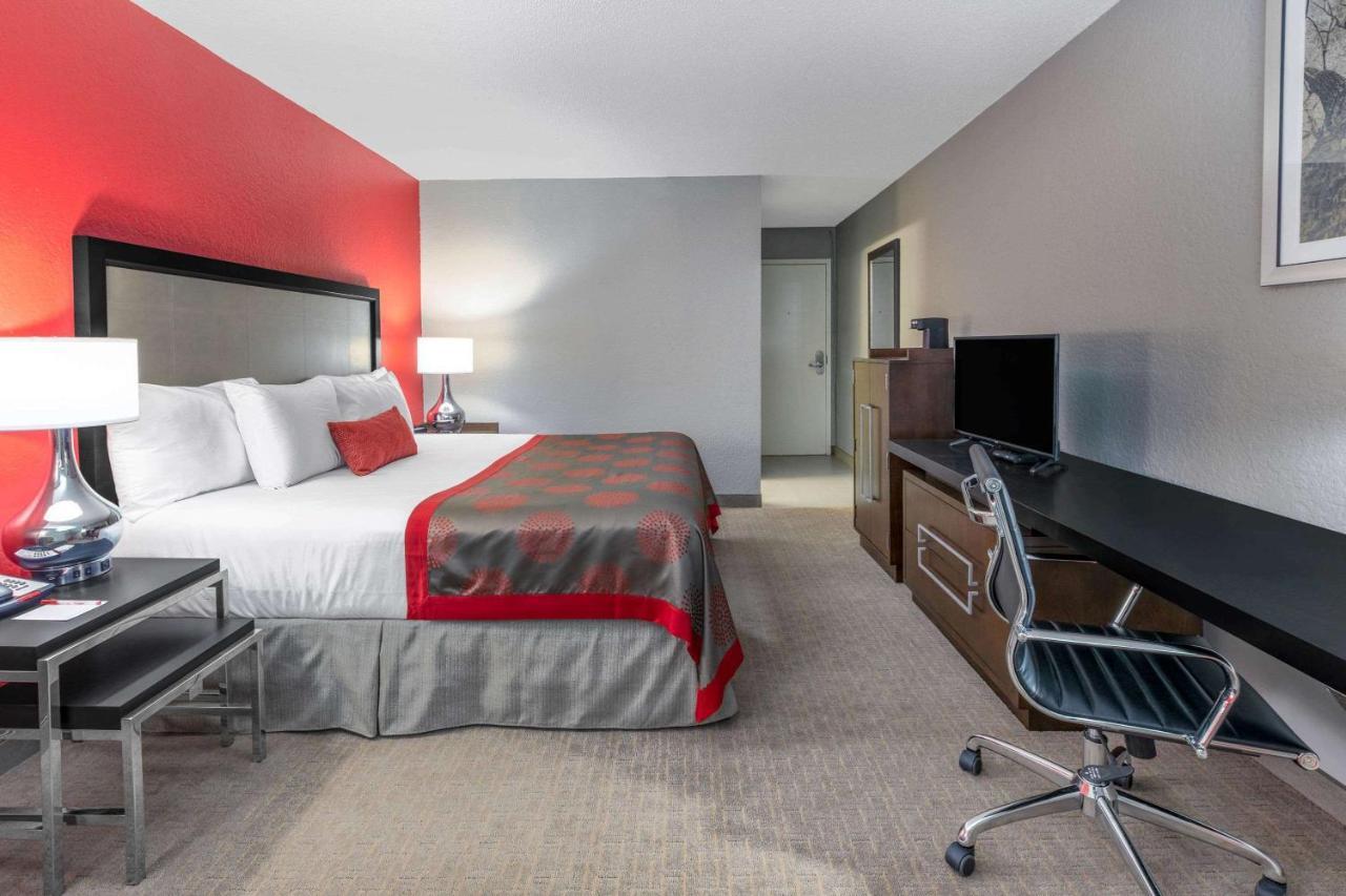 Ramada By Wyndham Texarkana Exterior photo