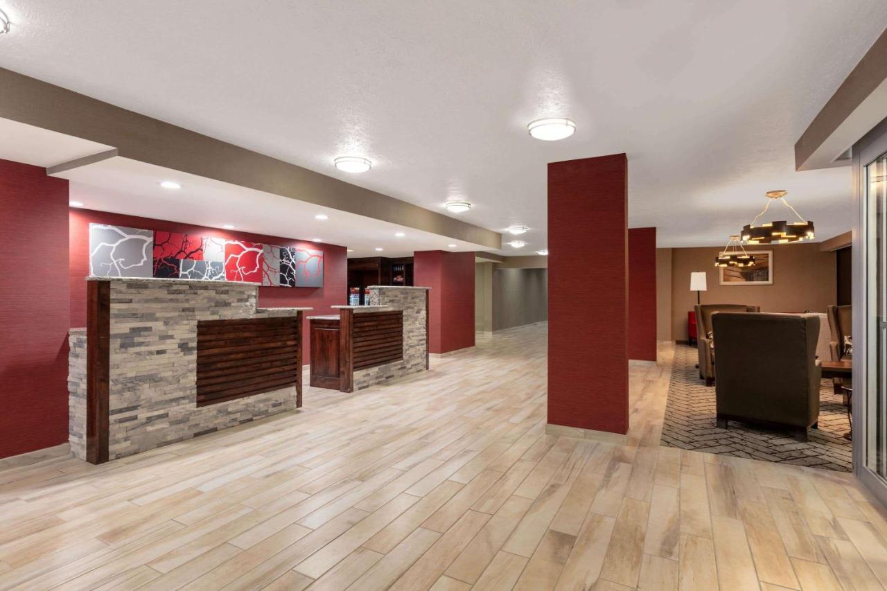 Ramada By Wyndham Texarkana Exterior photo