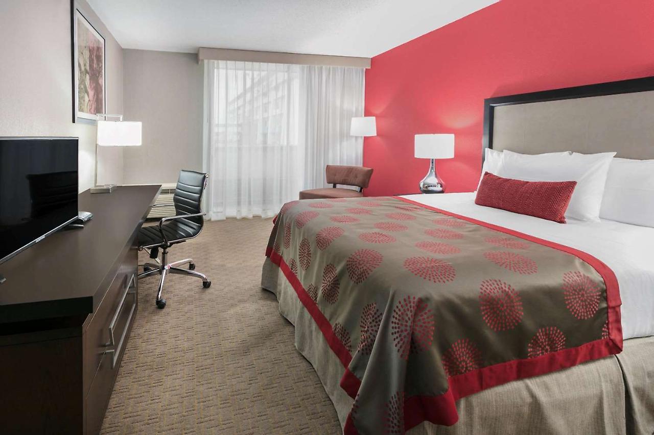 Ramada By Wyndham Texarkana Exterior photo